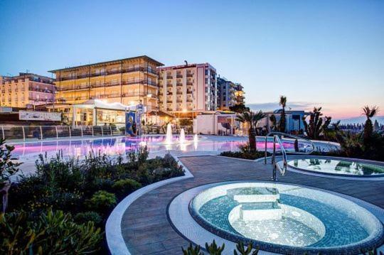 Hotel Colibri Cattolica Luaran gambar